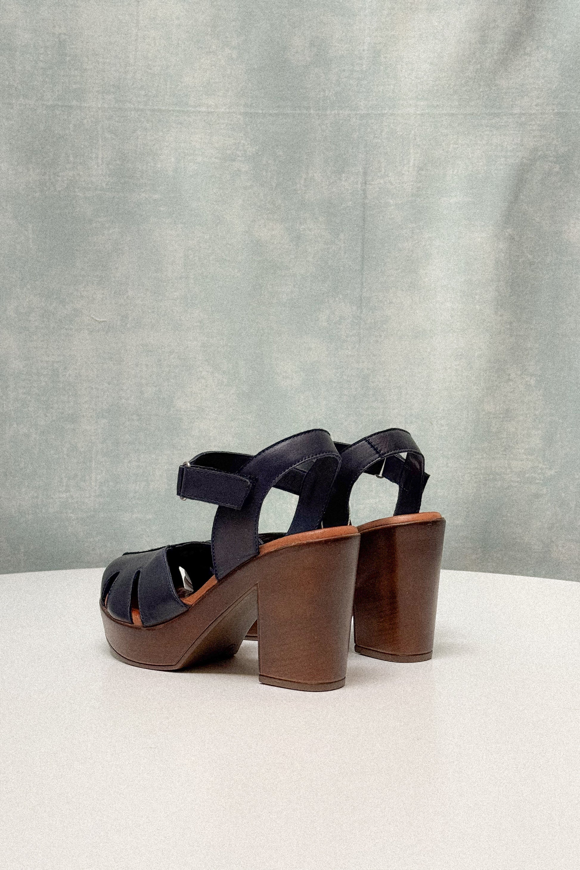 Sandalo Miriam blu in pelle