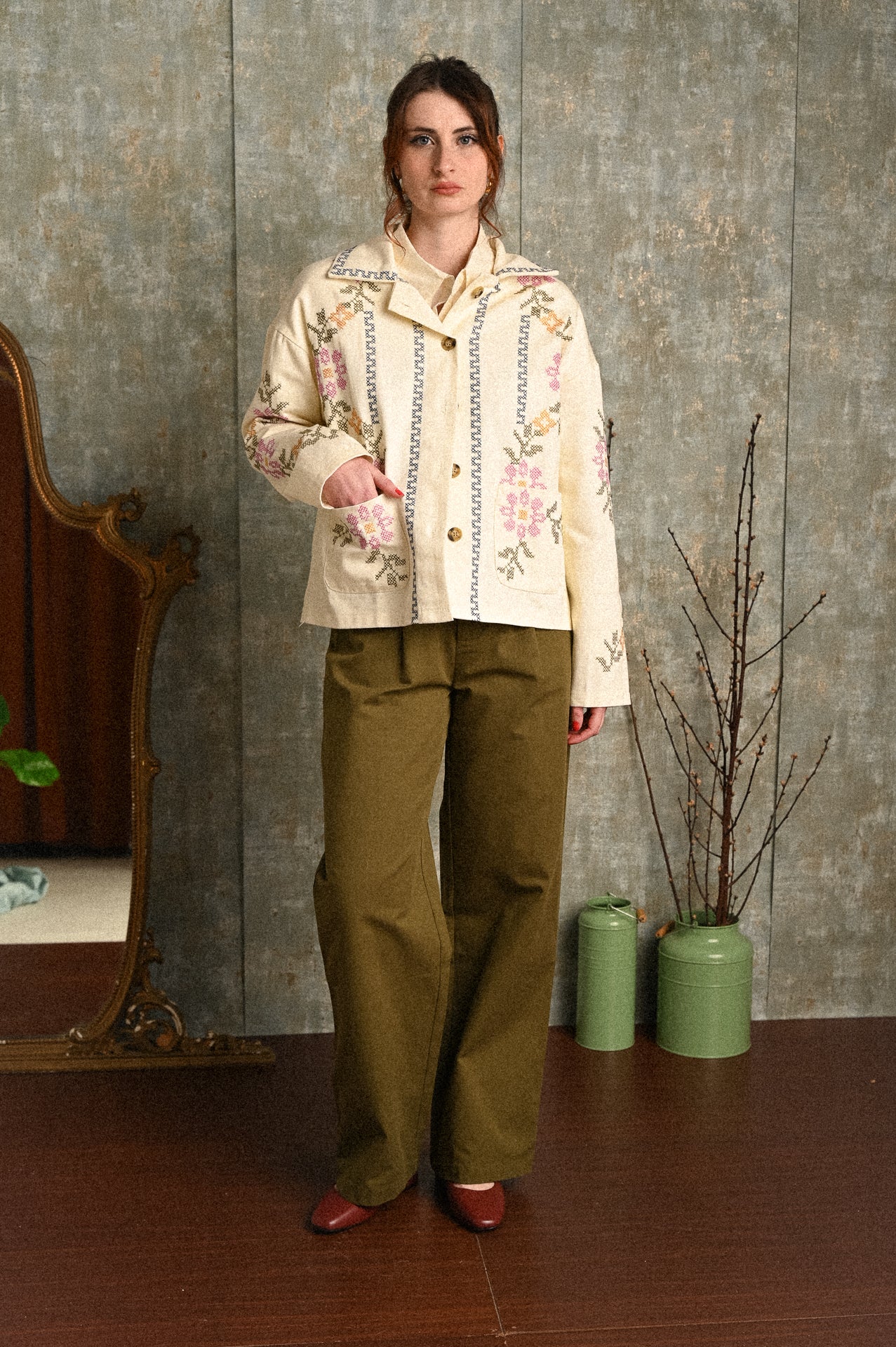 Giacca Caprifoglio ricamata beige donna – cotone 100% con motivo floreale pixellato