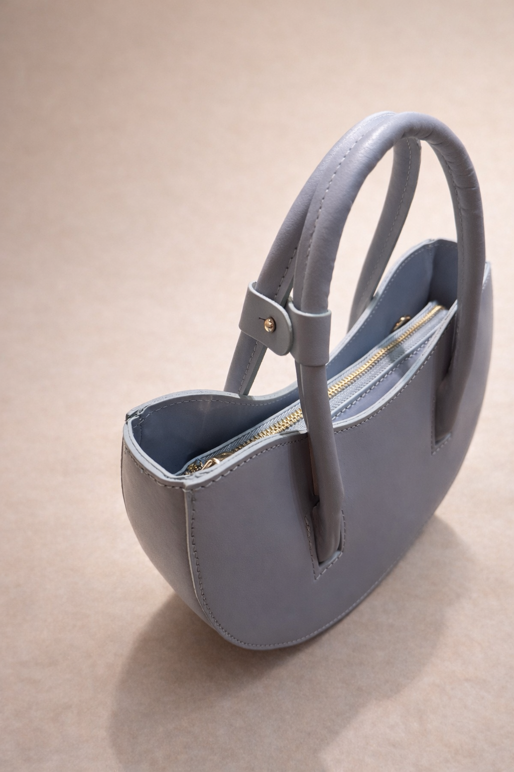 Borsa Donna in Pelle Azzurro Polvere con Zip e Tracolla Regolabile