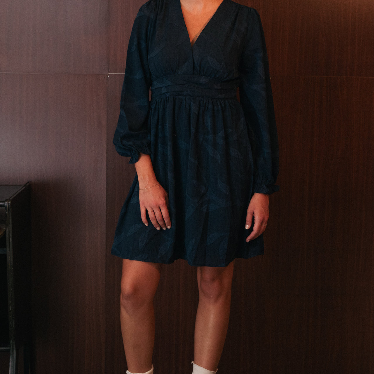 Abito corto blu navy con ricami
