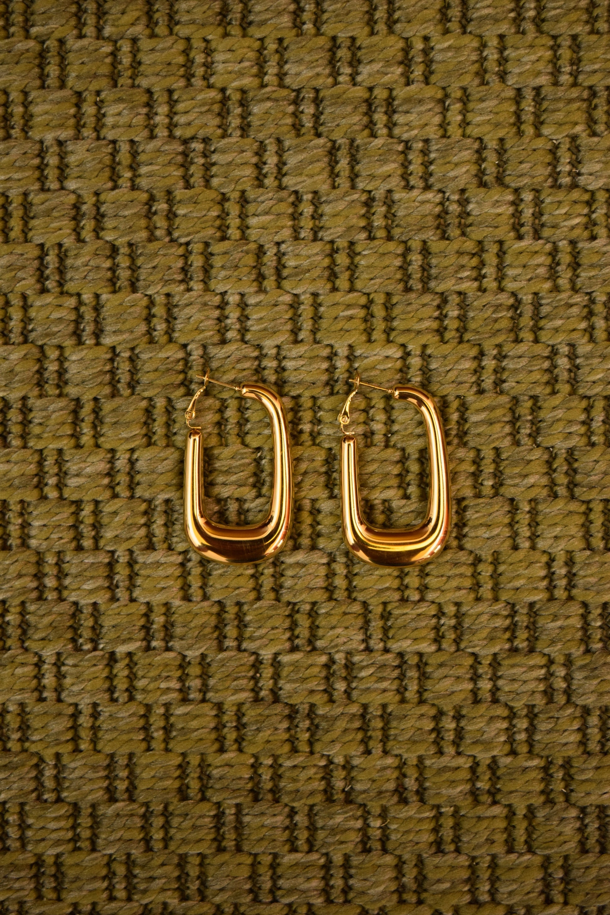 Orecchini color oro rettangolari