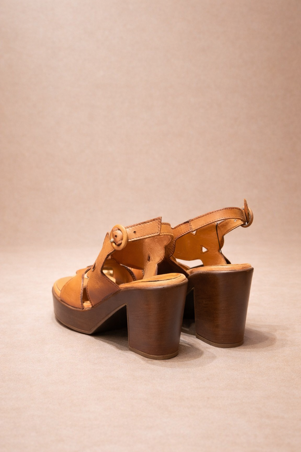 Sandali Platform in Vera Pelle color cuoio con Tacco Largo – Plateau
