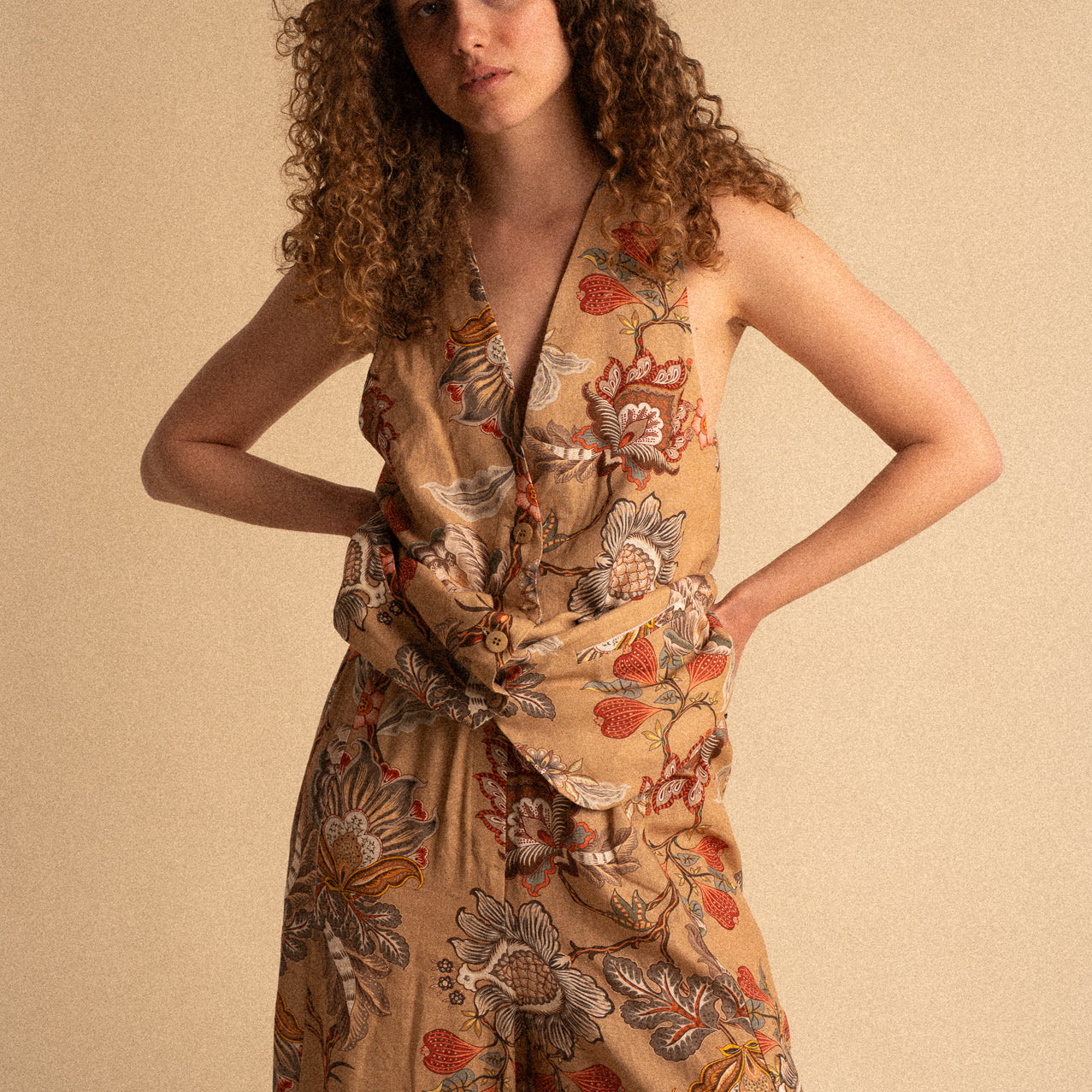 Gilet Donna Paisley in Lino e Viscosa con Bottoni – Gilet Elegante Fantasia Floreale