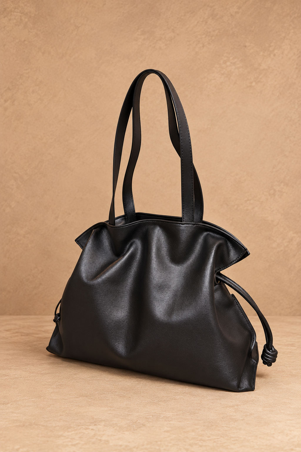 Borsa Tote Donna in Vera Pelle Nera con Coulisse Laterali e Tracolla
