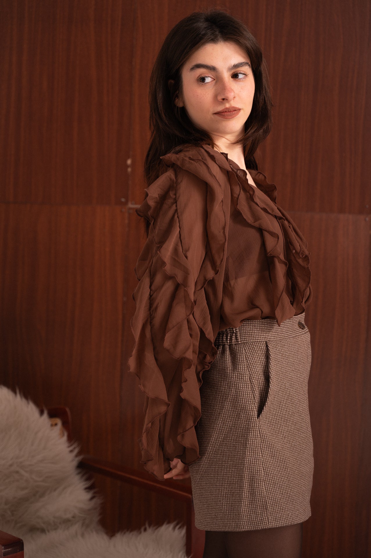 Blusa Marrone con Volant e Scollo a V