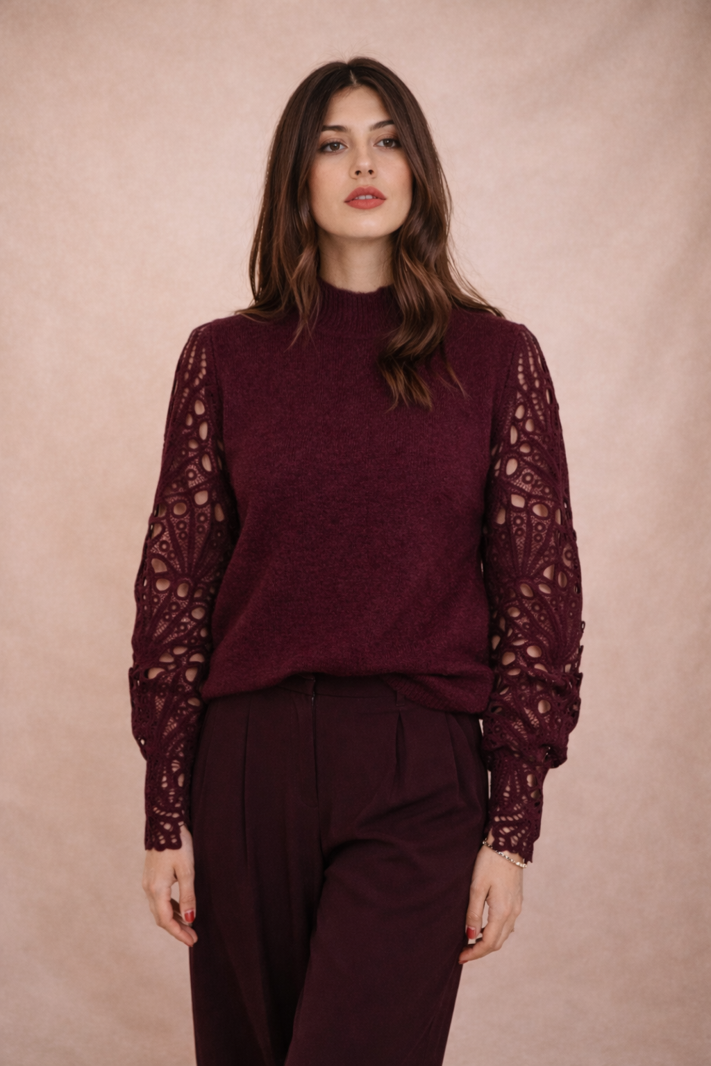 Maglione Bordeaux Elegante con Maniche in Macramè | Misto lana