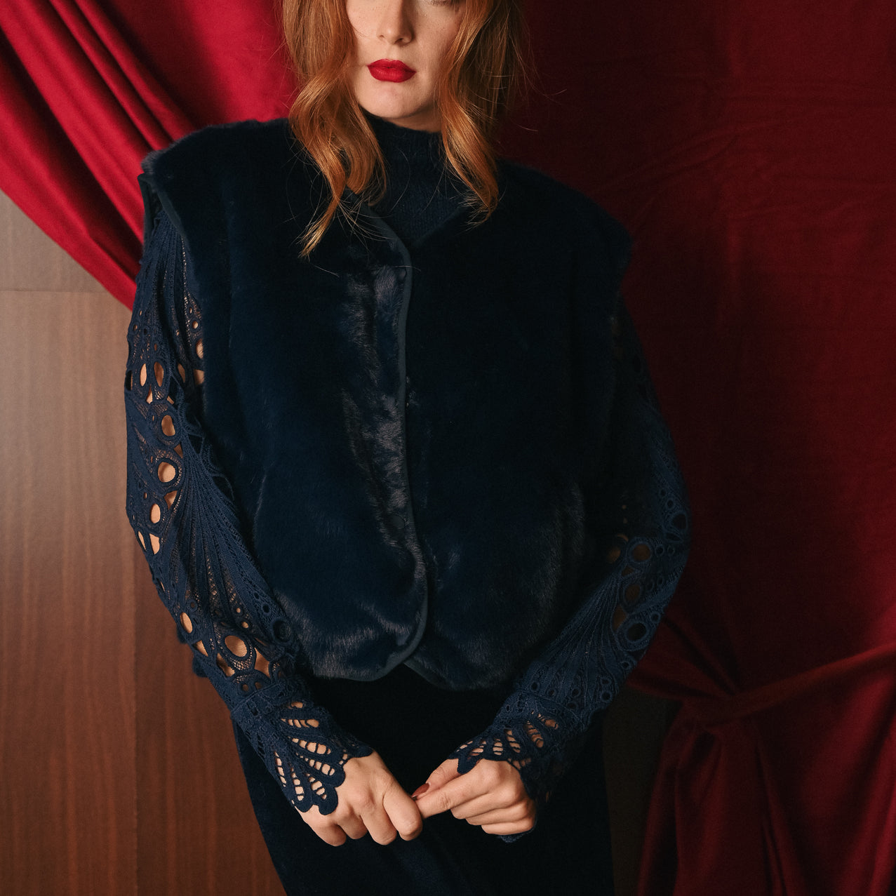 Gilet smanicato blu in ecofur