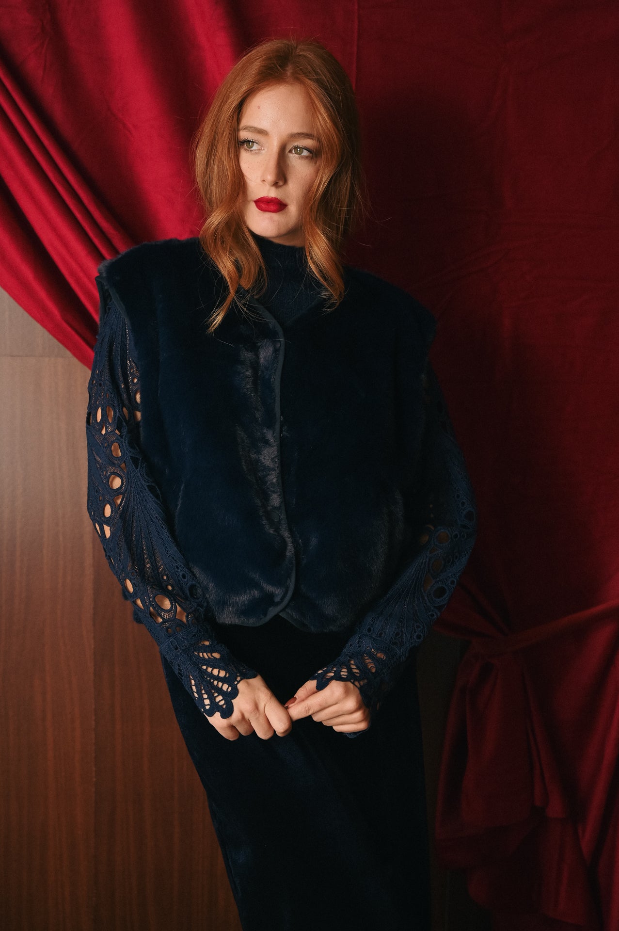 Gilet smanicato blu in ecofur