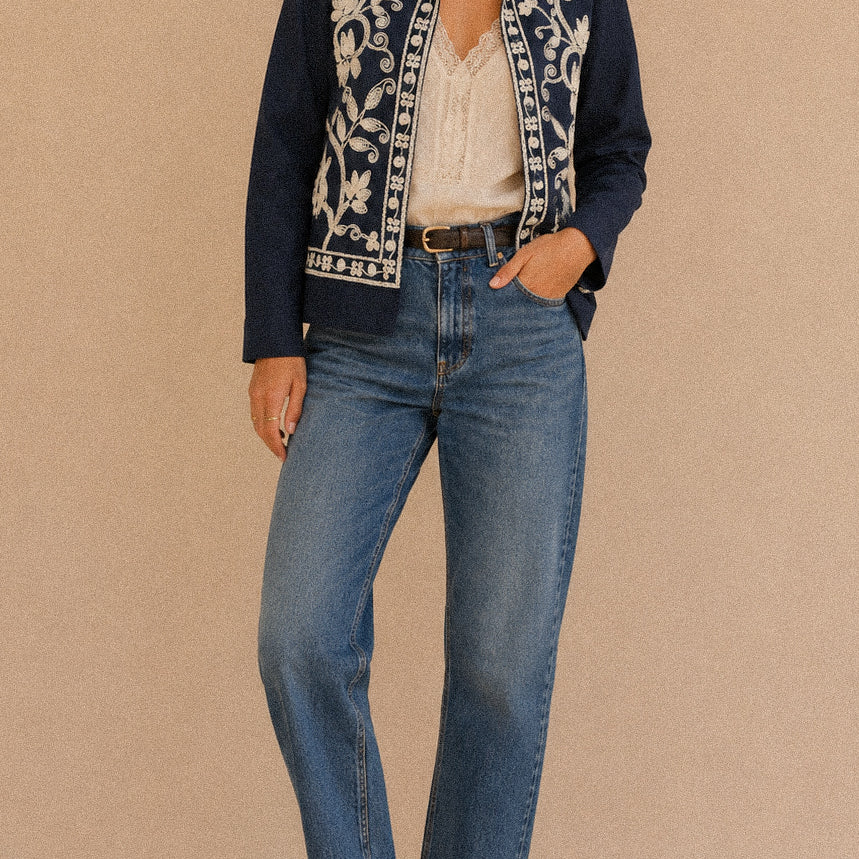 Giacca “Midnight Écru” – giacca blu con ricami floreali