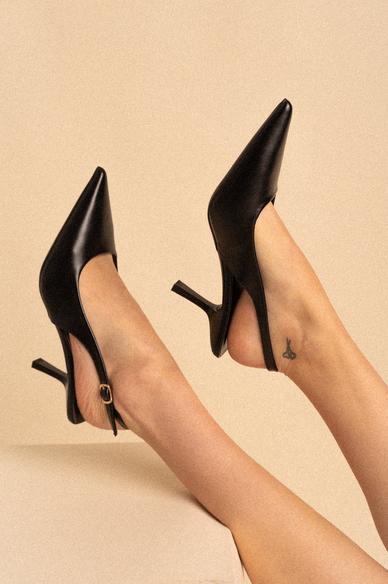 Slingback Nero a Punta con Tacco Mid Heel