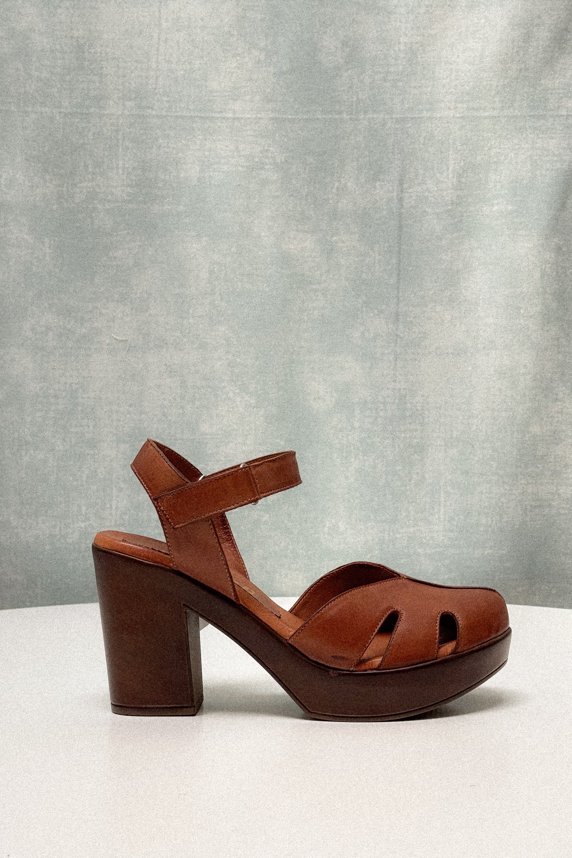 Sandalo Miriam color cuoio in pelle