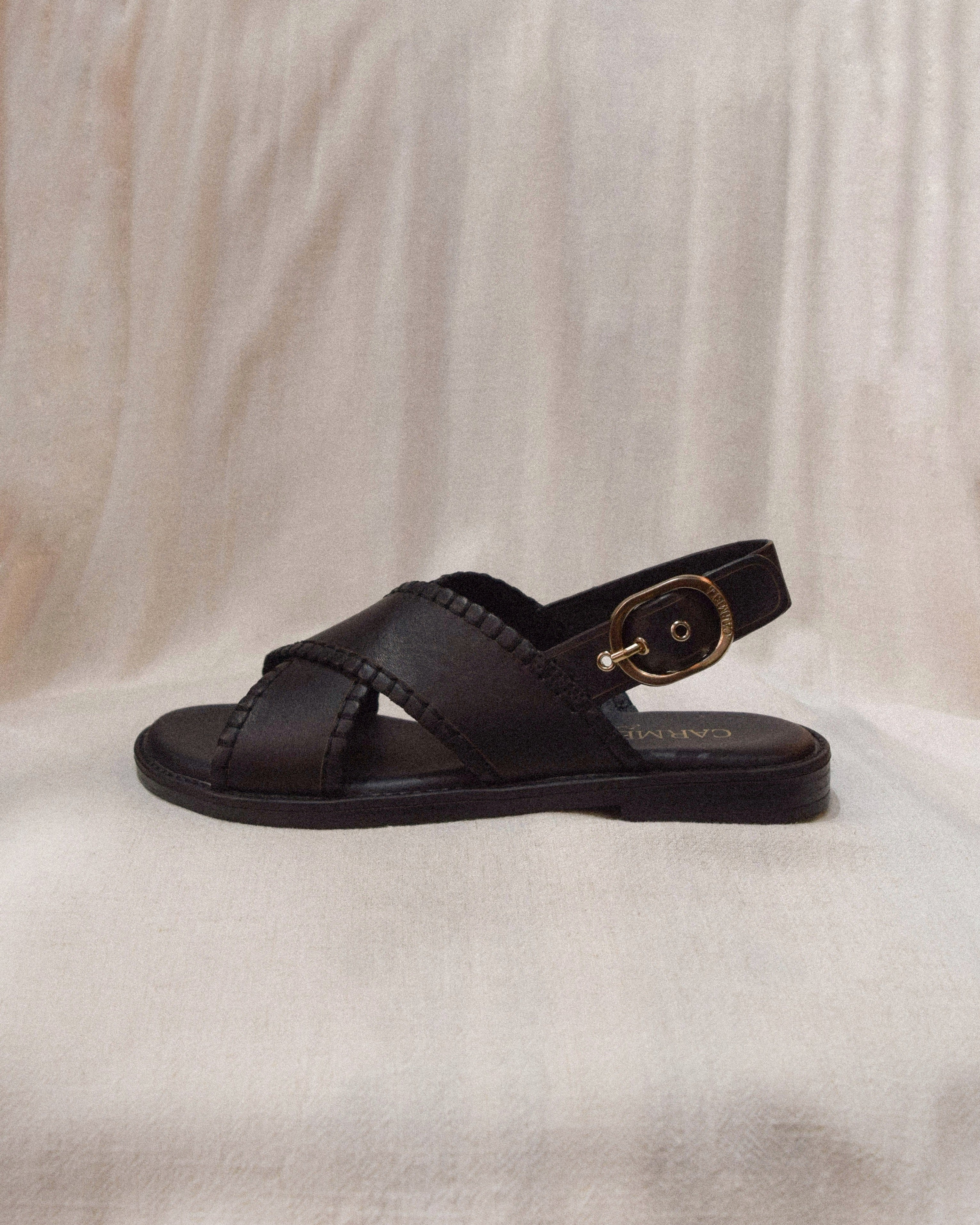 Sandalo basso in pelle color nero