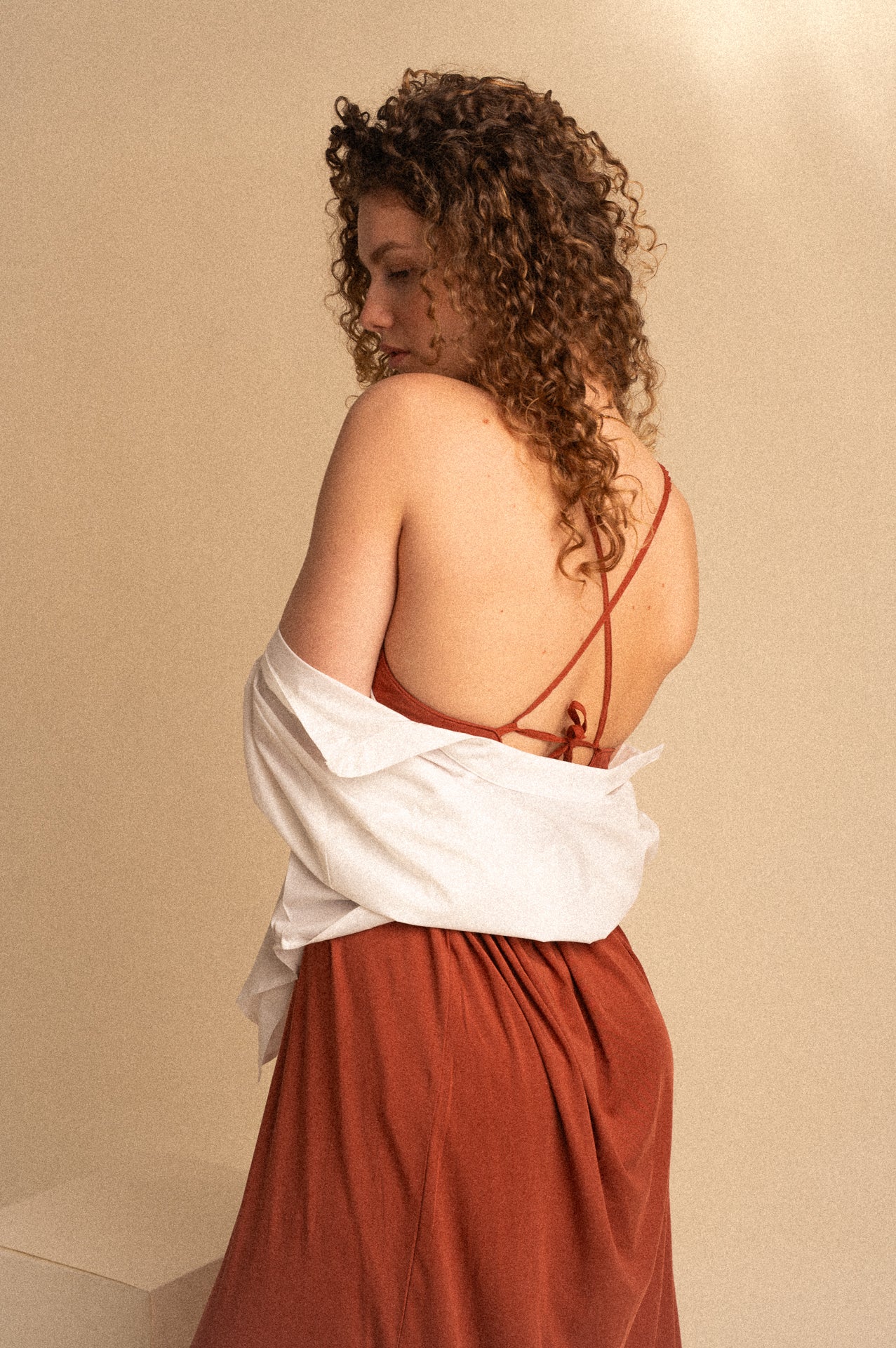 Abito Lungo Donna in Tencel Terracotta Calda con Schiena Incrociata