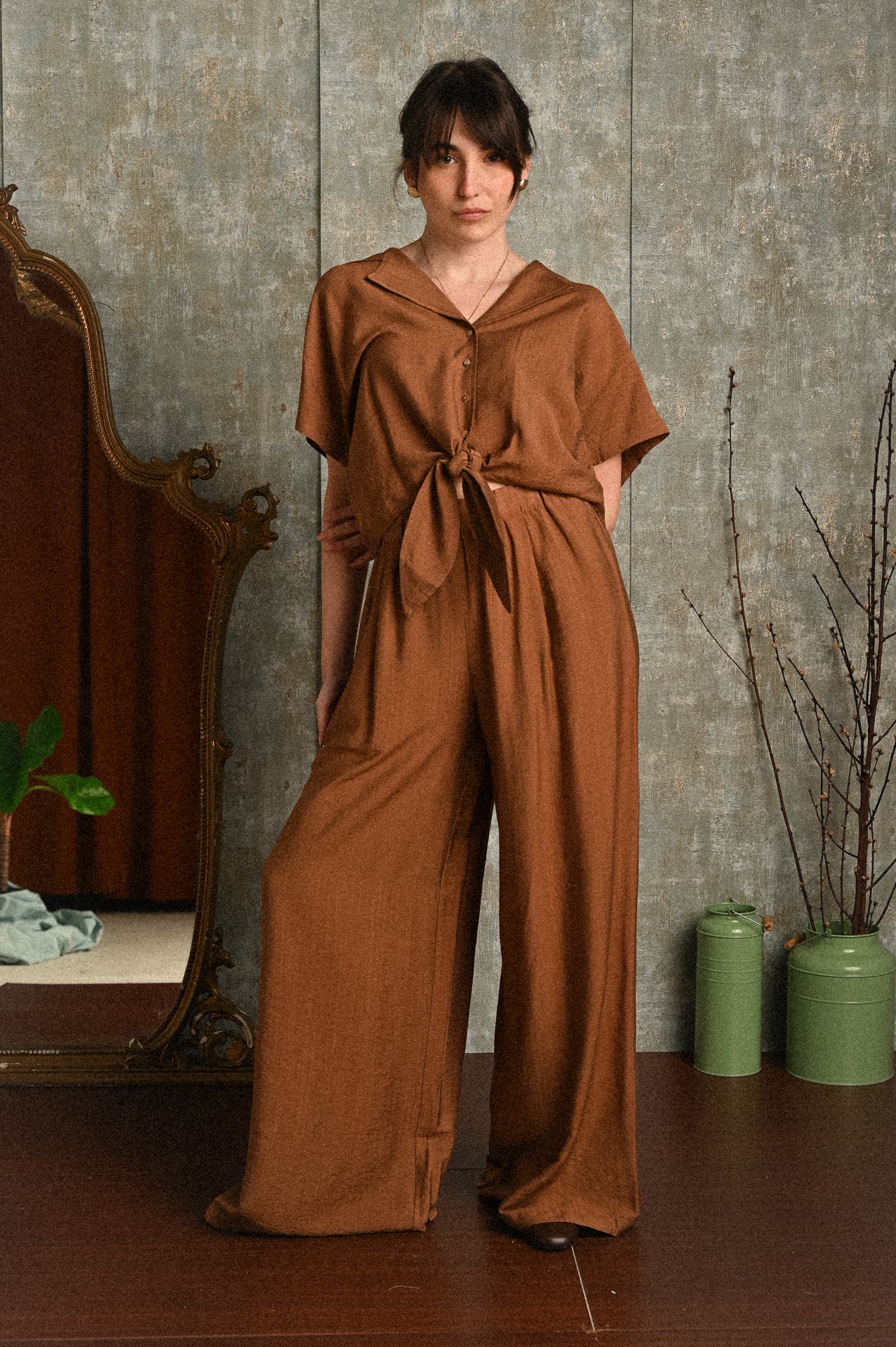 set donna viscosa estivo, completo donna elegante casual, set pantalone palazzo e top nodo, abbigliamento donna coccio, completo morbido donna Torino, outfit estivo donna chic Italia, coordinato donna viscosa fluido
