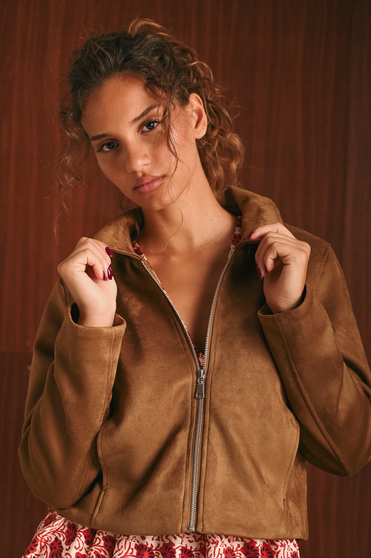Giacca donna effetto suede color cammello – modello crop