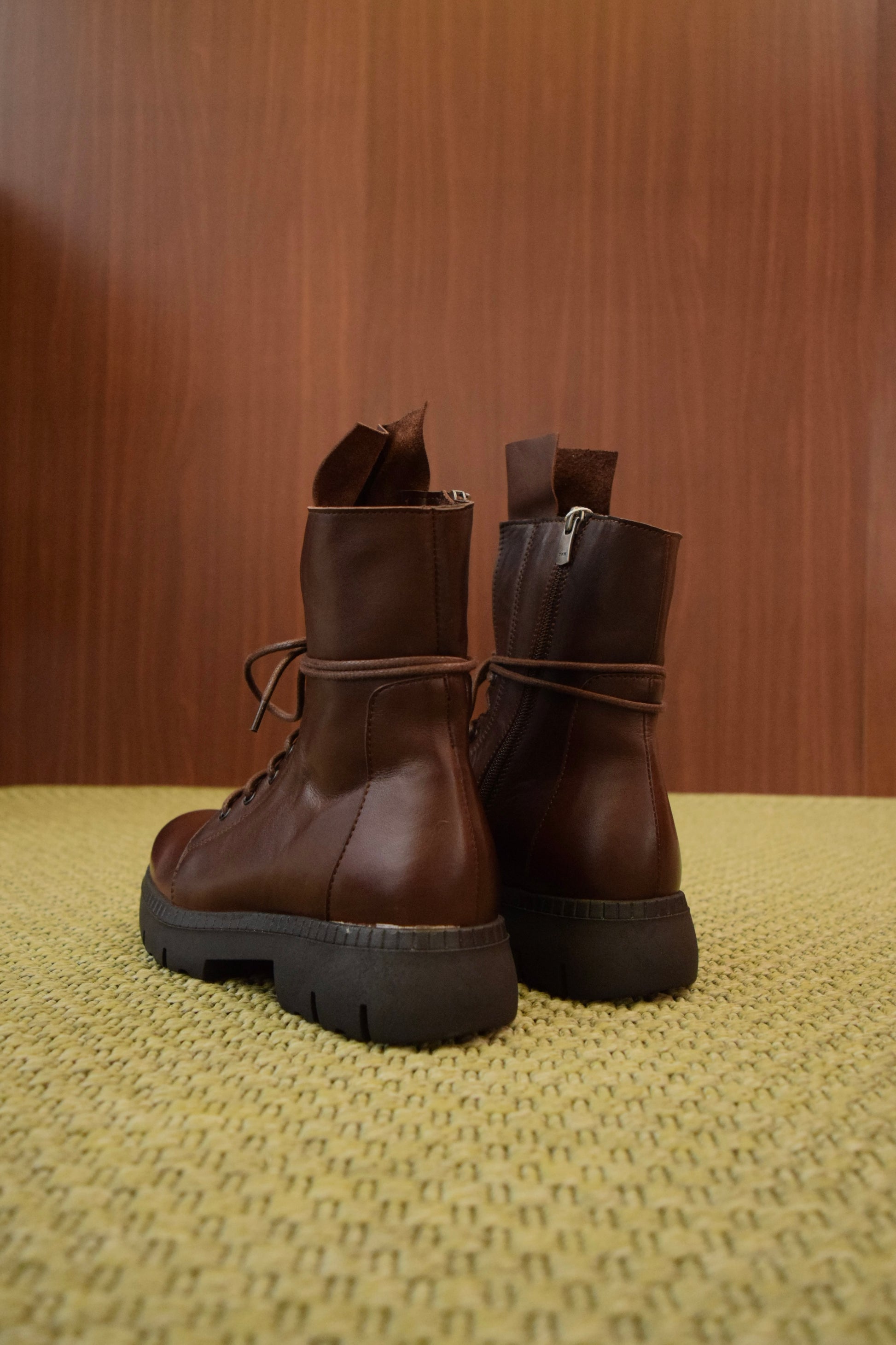 Stivaletti Donna Combat Boots in Vera Pelle Marrone con Suola Chunky