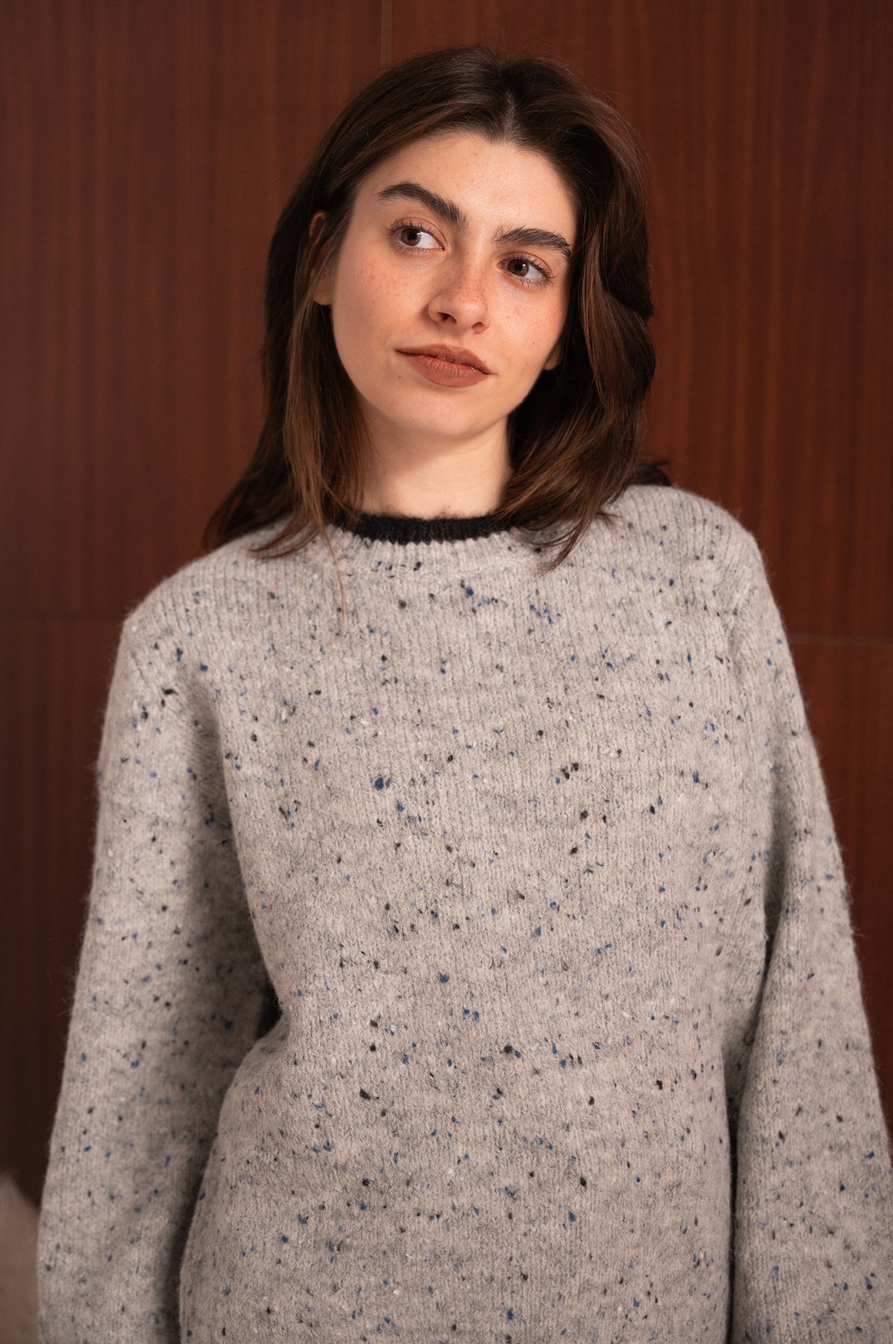 Maglione donna grigio con bordo a contrasto mouliné