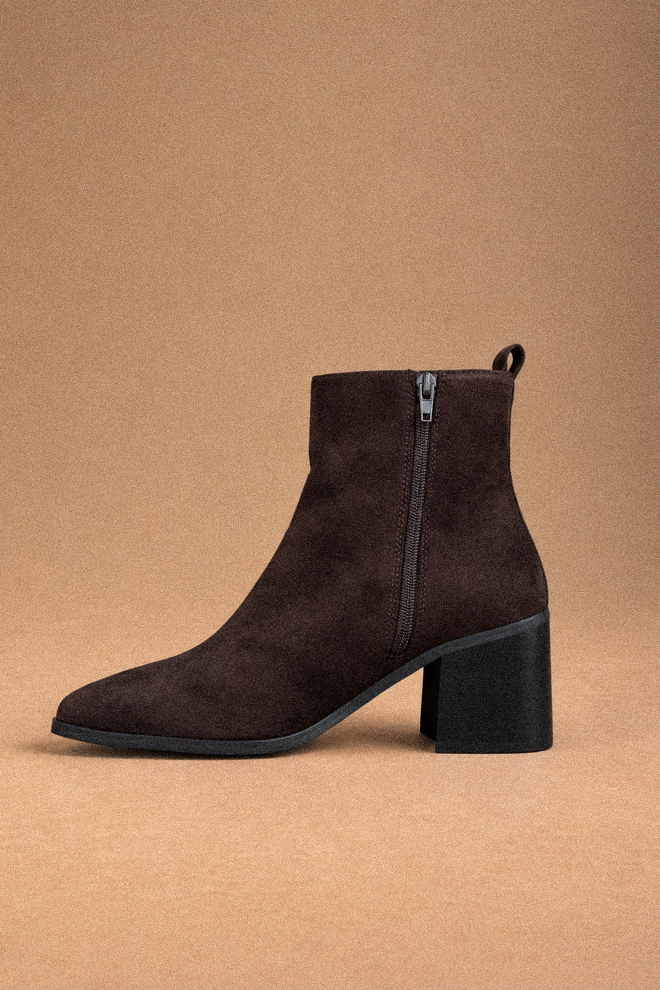 Stivaletto ankle boot in marrone camoscio con tacco