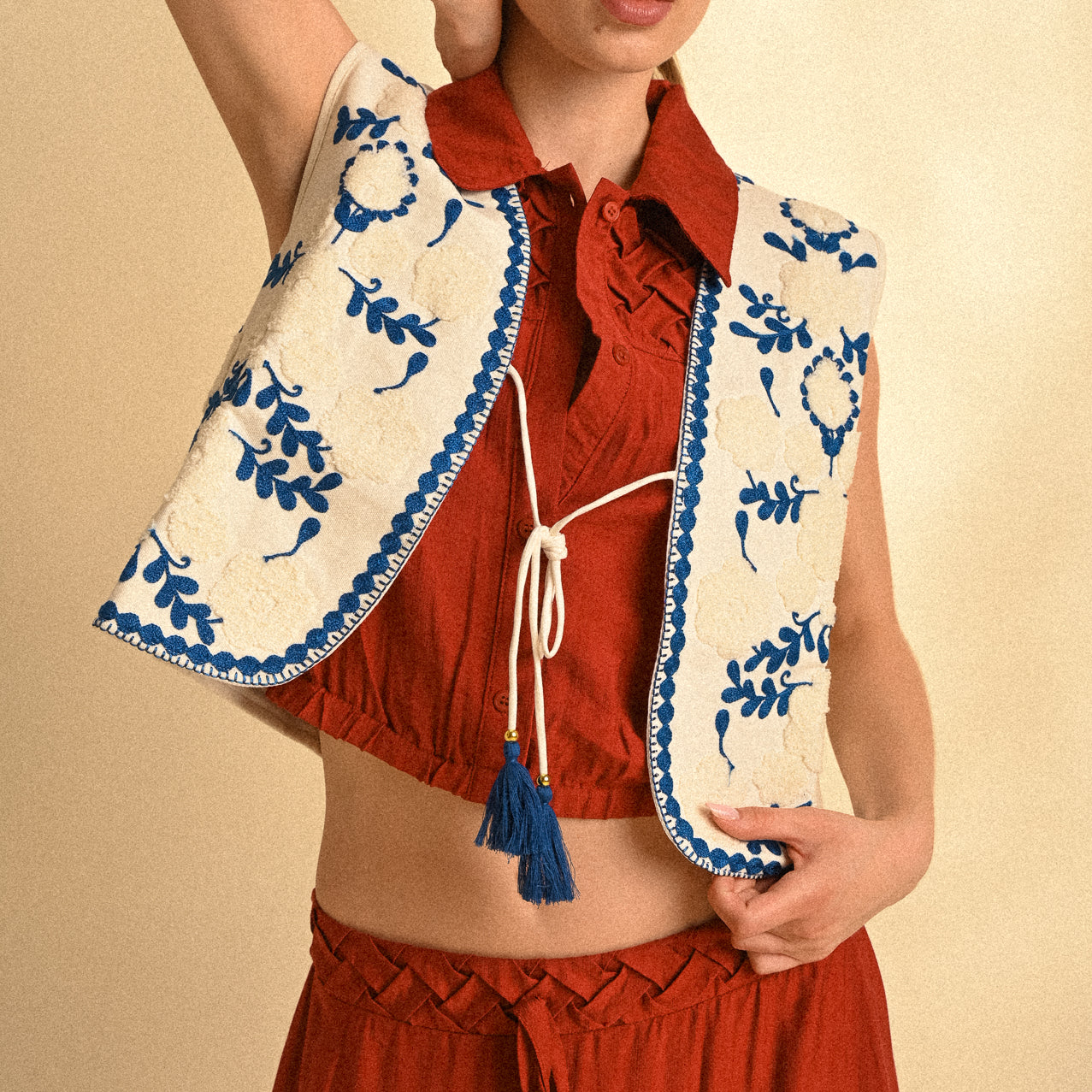 Gilet Marrakech Ricamato in Cotone con Cordino e Nappine Blu Donna
