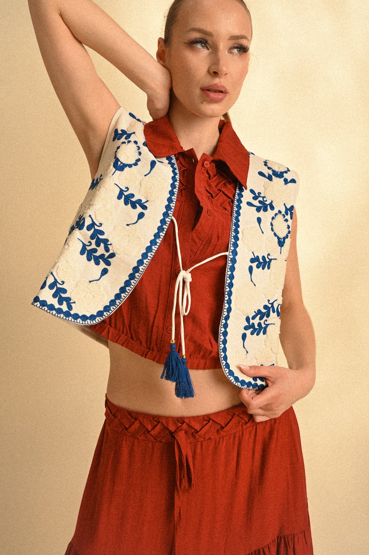 Gilet Marrakech Ricamato in Cotone con Cordino e Nappine Blu Donna