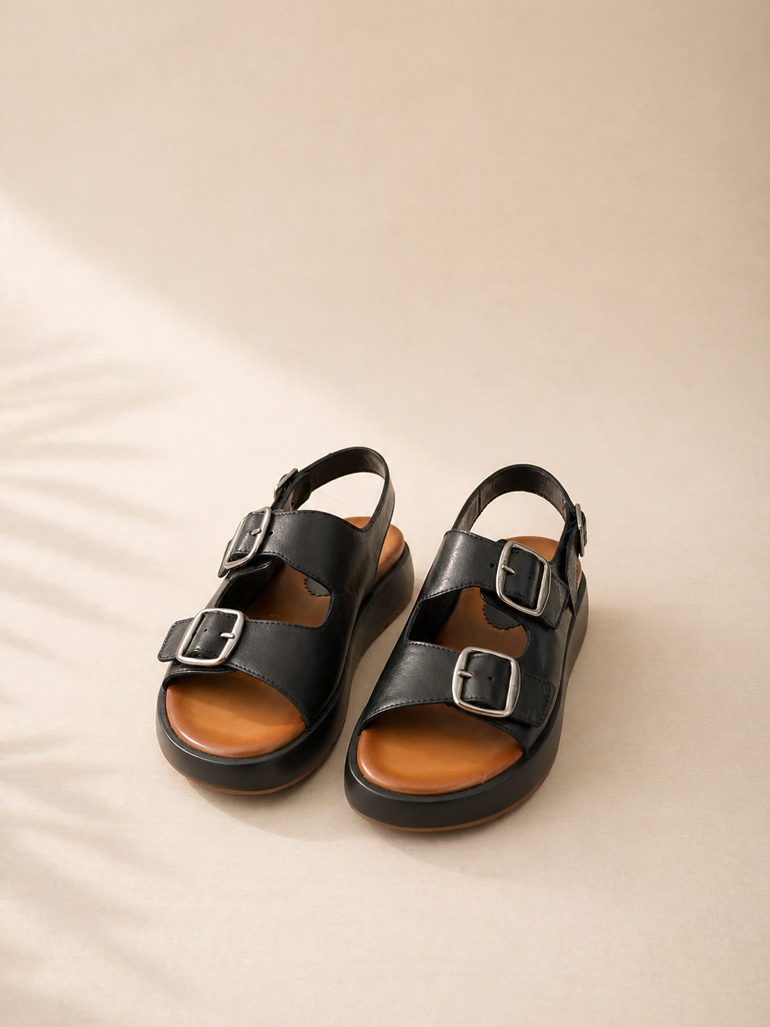 Sandalo Plateau in Pelle Nero “Urban Buckle” con Doppia Fibbie oro