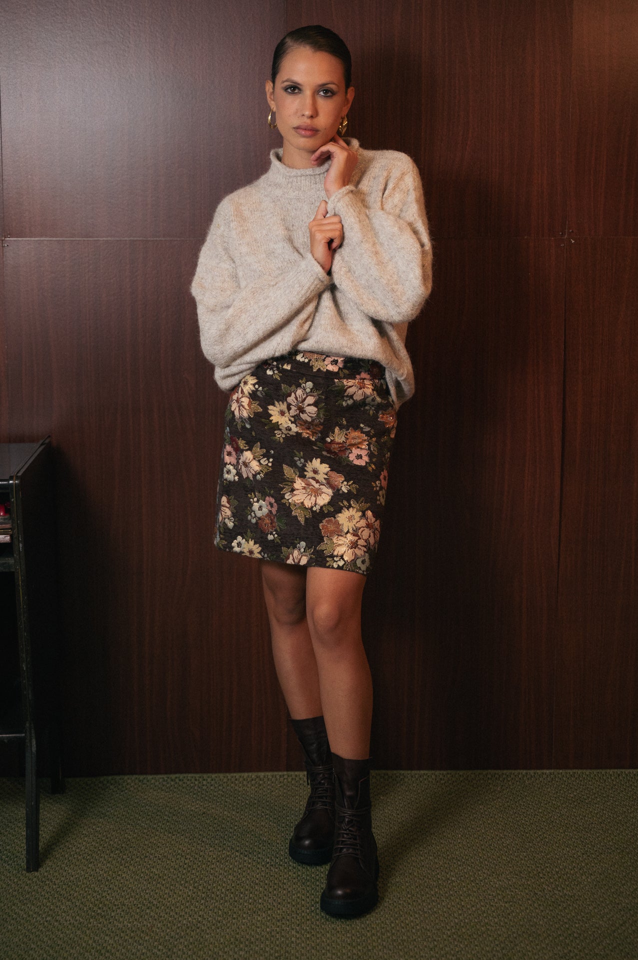 Gonna Corta Donna Jacquard Marrone| Tessuto Strutturato Elegante