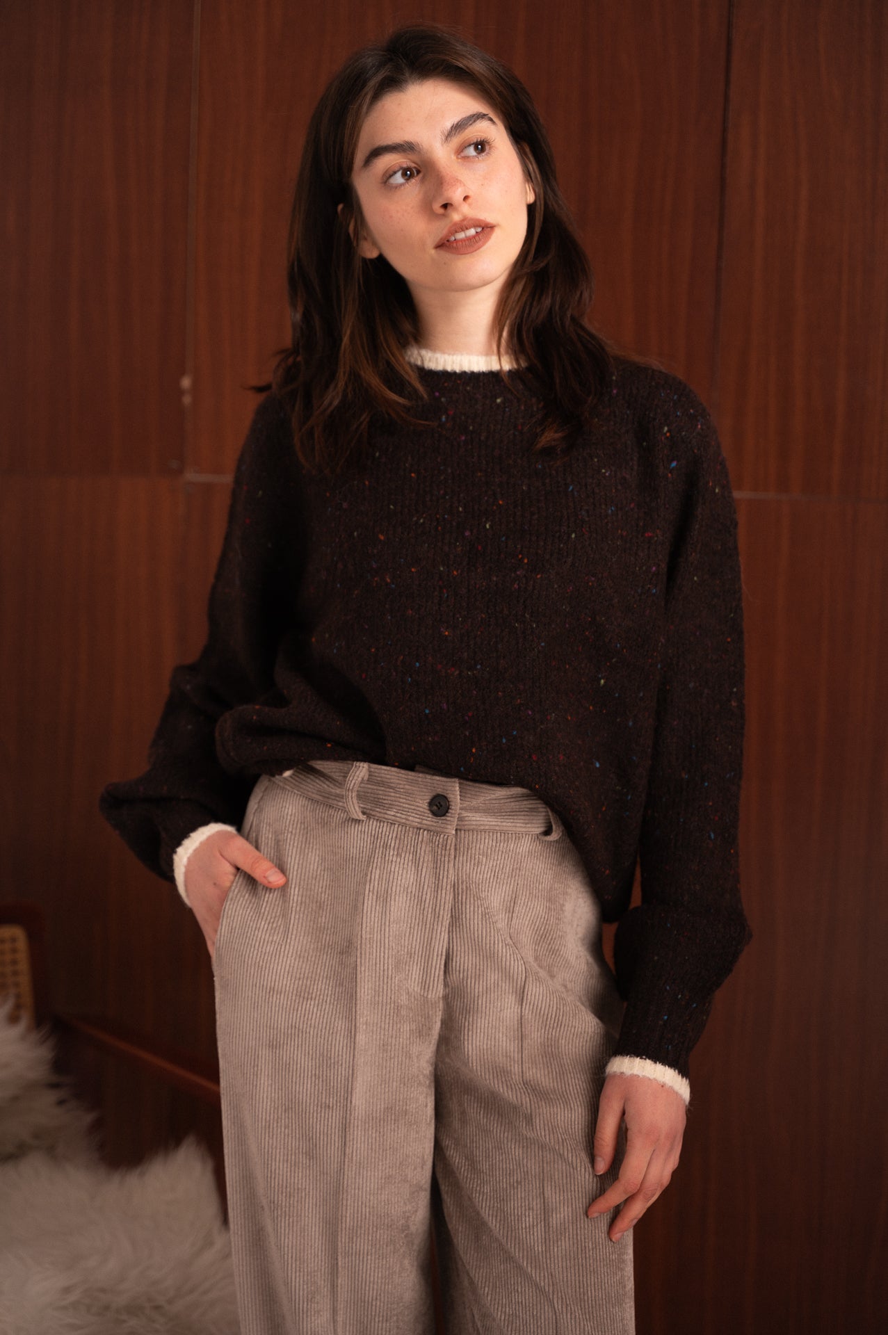 Maglione donna marrone con bordo a contrasto mouliné