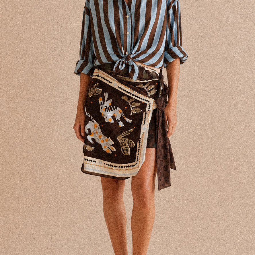 Box Outfit Jungle Elegance – Camicia Coreana & Gonna Portafoglio