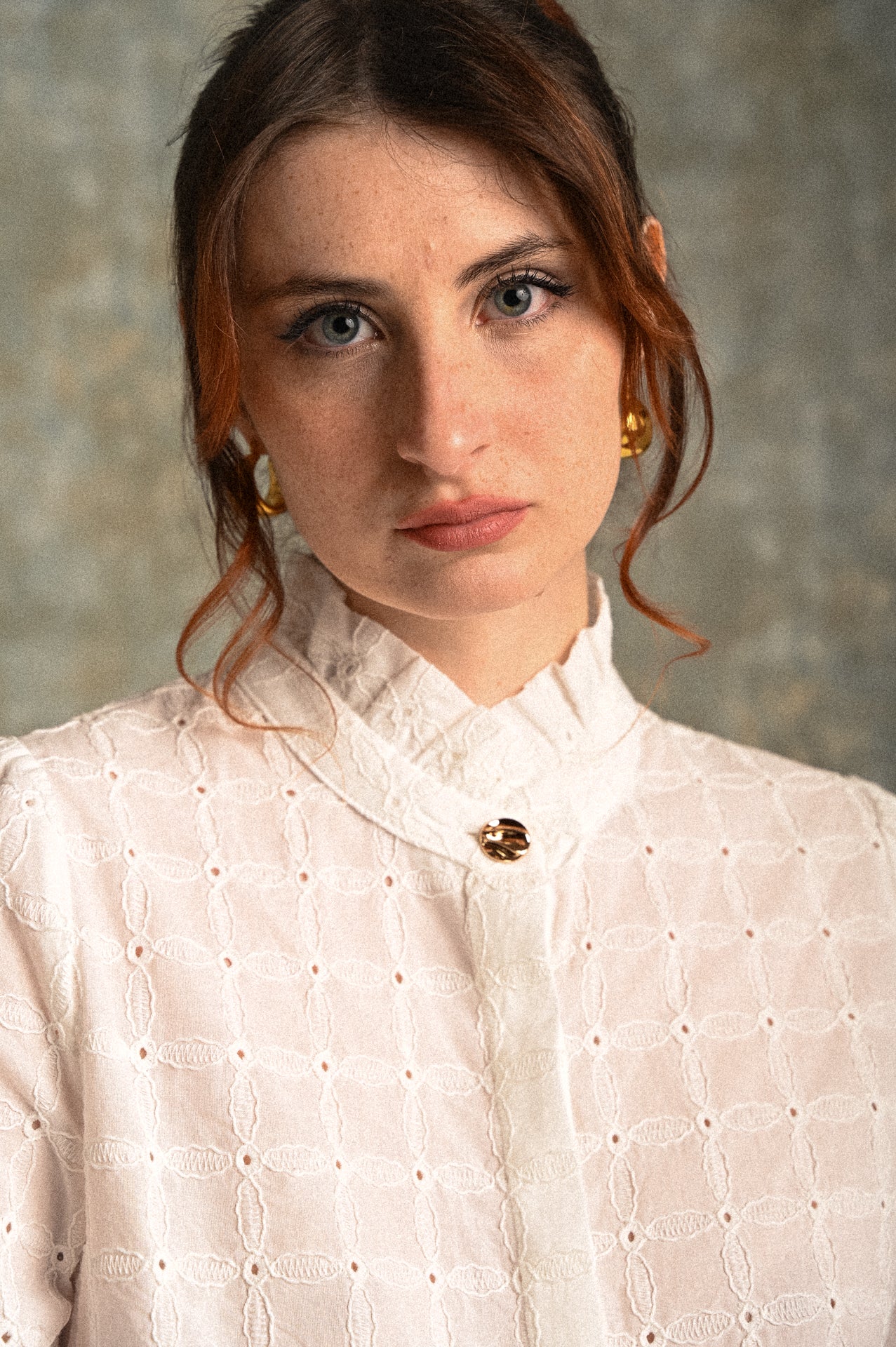 Camicia Bianca in Cotone Sangallo  Collo Coreano con Rouche