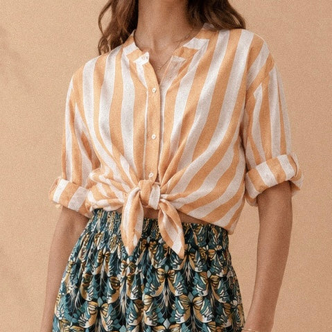 Camicia con collo coreano a righe panna e senape in cotone
