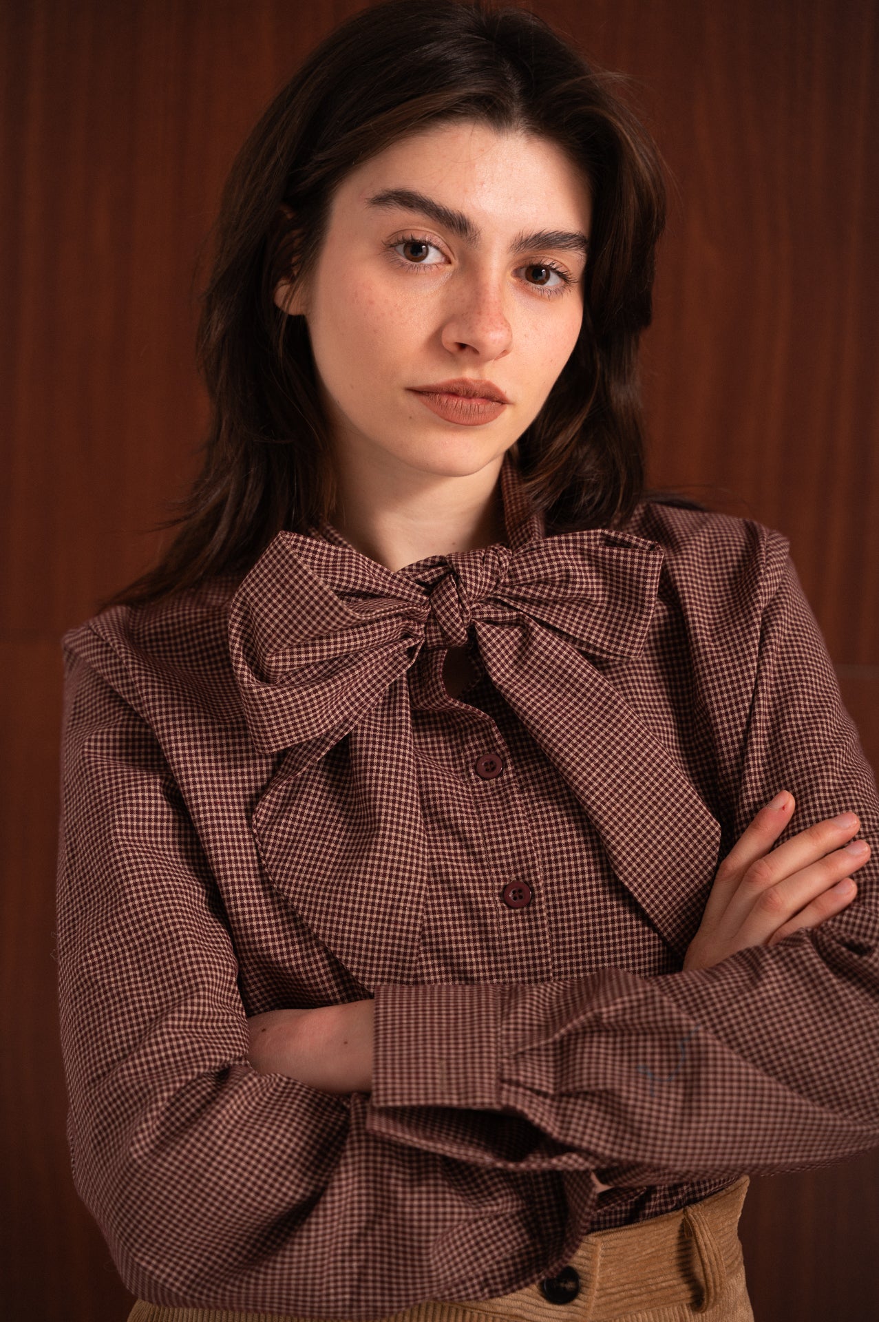 Camicia a micro fantasia con fiocco regolabile