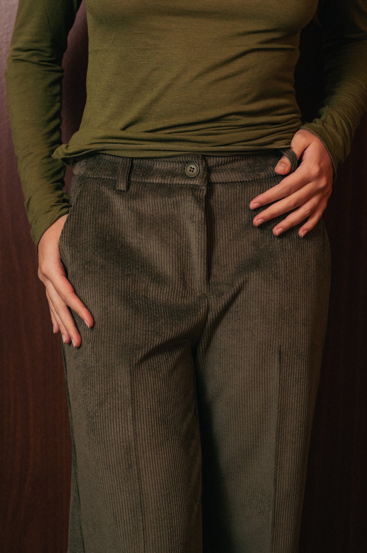 Pantaloni Svasati in Velluto a Coste Verde Bosco - Vita Alta