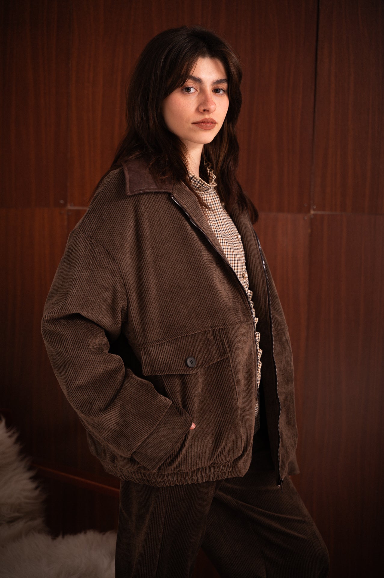 Bomber donna in velluto a coste marrone con colletto a contrasto