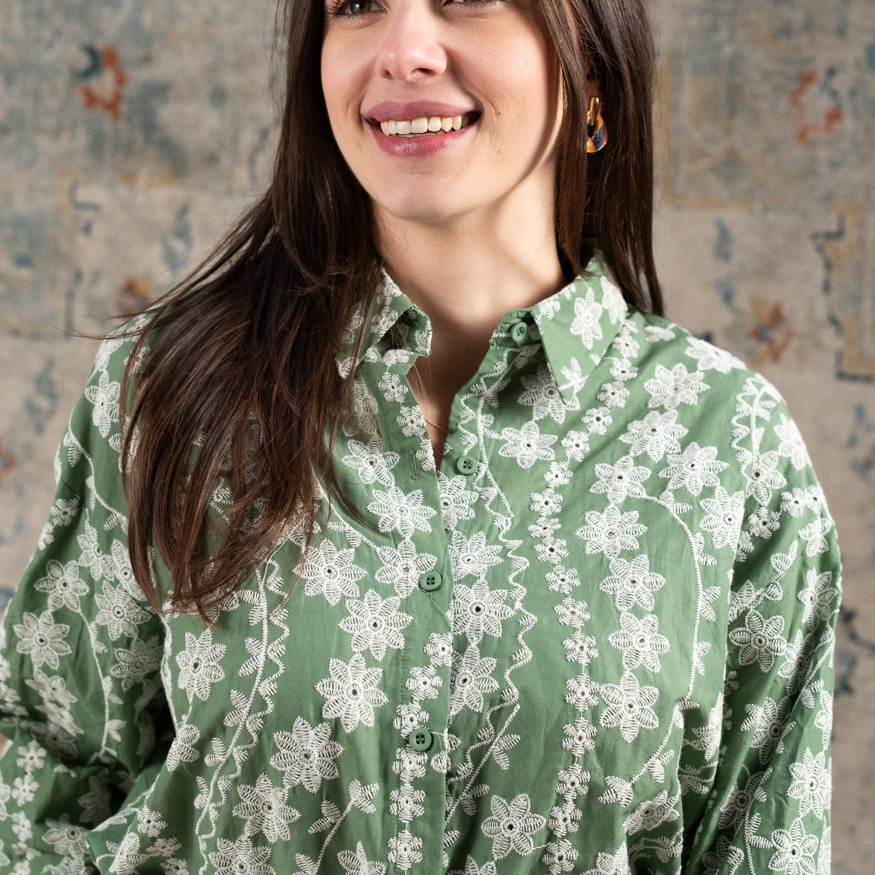 Camicia donna verde con ricami