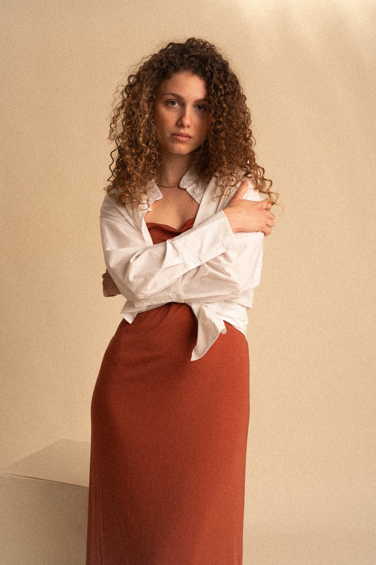 Abito Lungo Donna in Tencel Terracotta Calda con Schiena Incrociata