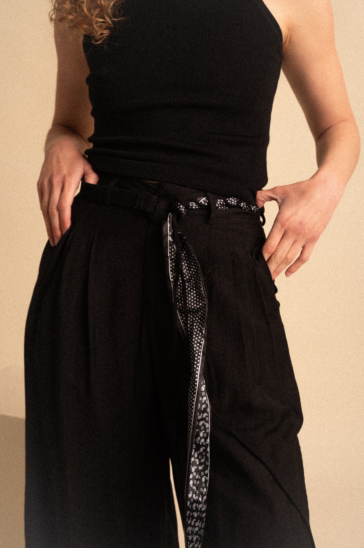Pantalone Palazzo Nero Donna con Cintura Fantasia