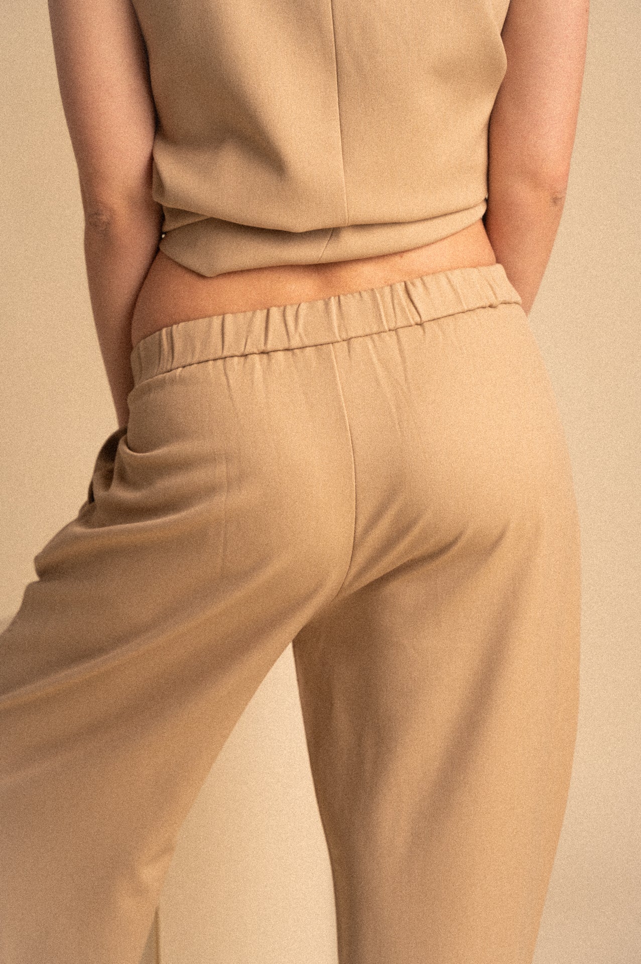Completo Donna beige con Gilet Sartoriale Over e Pantalone Palazzo