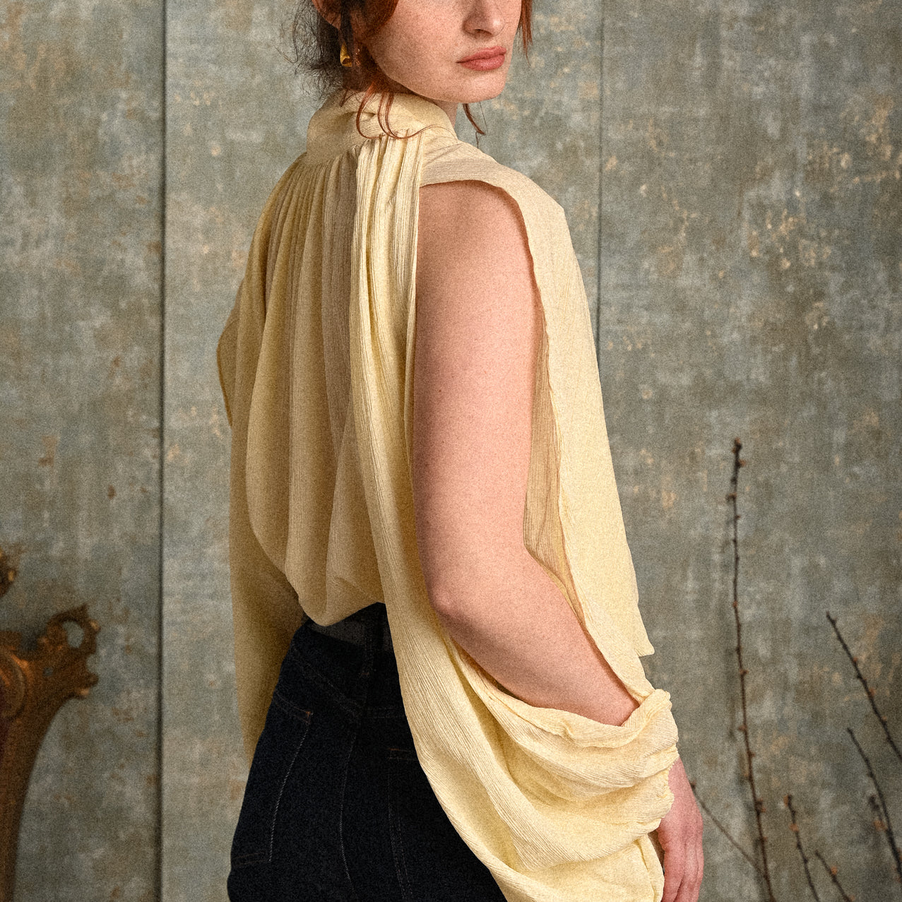 Blusa donna color burro con fiocco al collo e maniche ampie