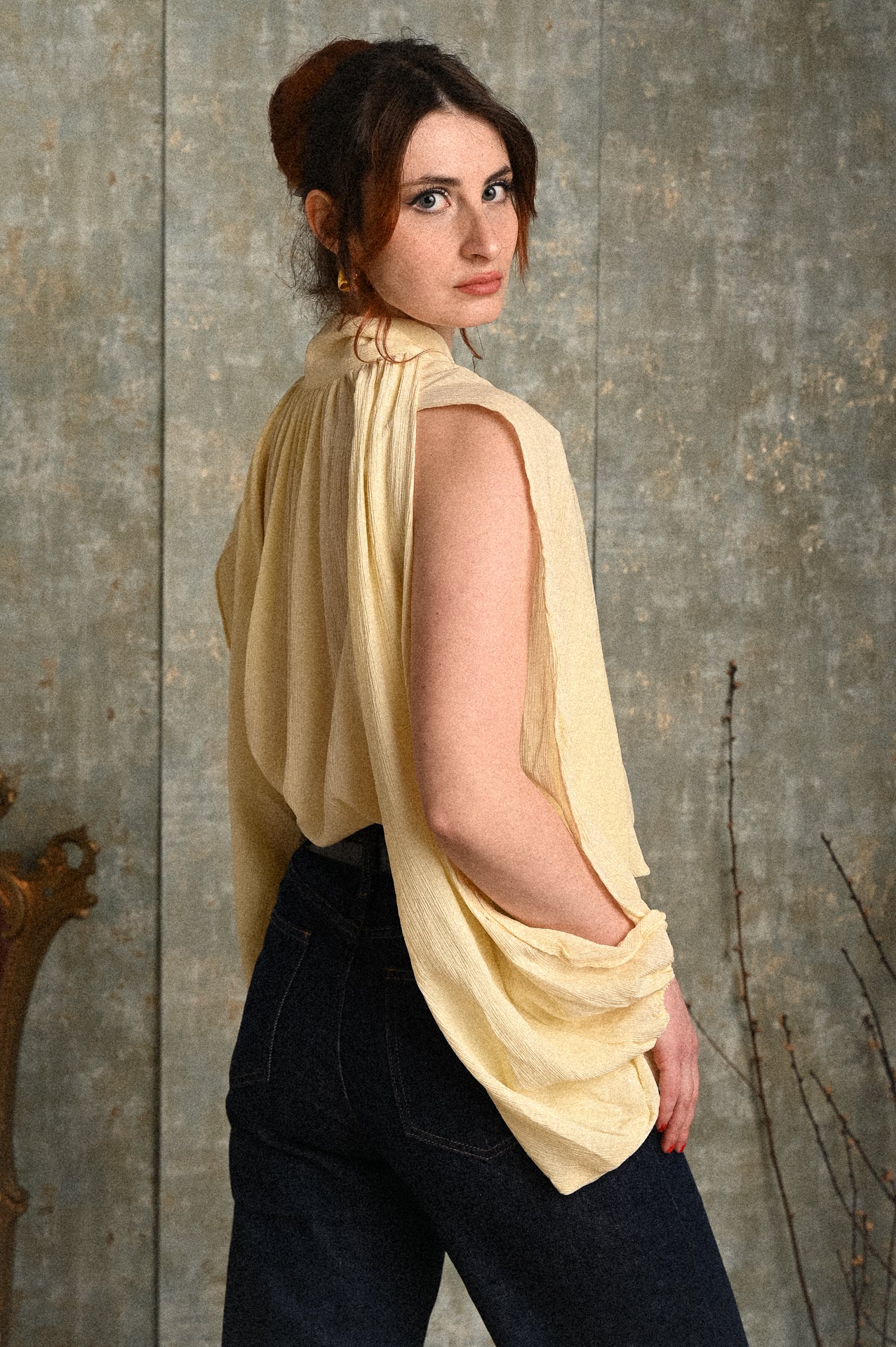 Blusa donna color burro con fiocco al collo e maniche ampie