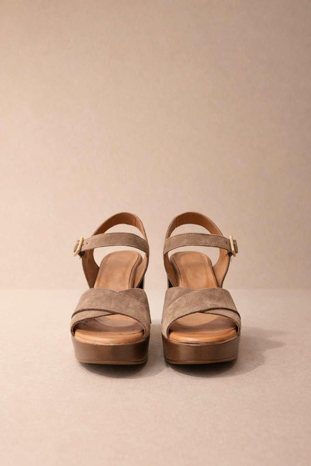 Sandalo in Pelle Taupe con Tacco Largo e Plateau