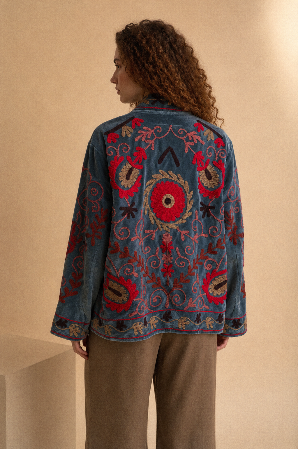 Giacca Suzani Blu Ricamata “Red Bloom” in Cotone