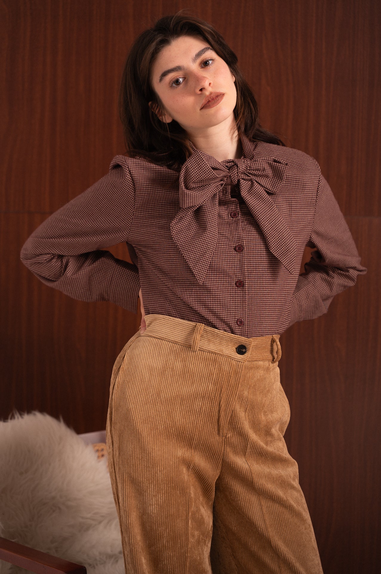 Camicia a micro fantasia con fiocco regolabile