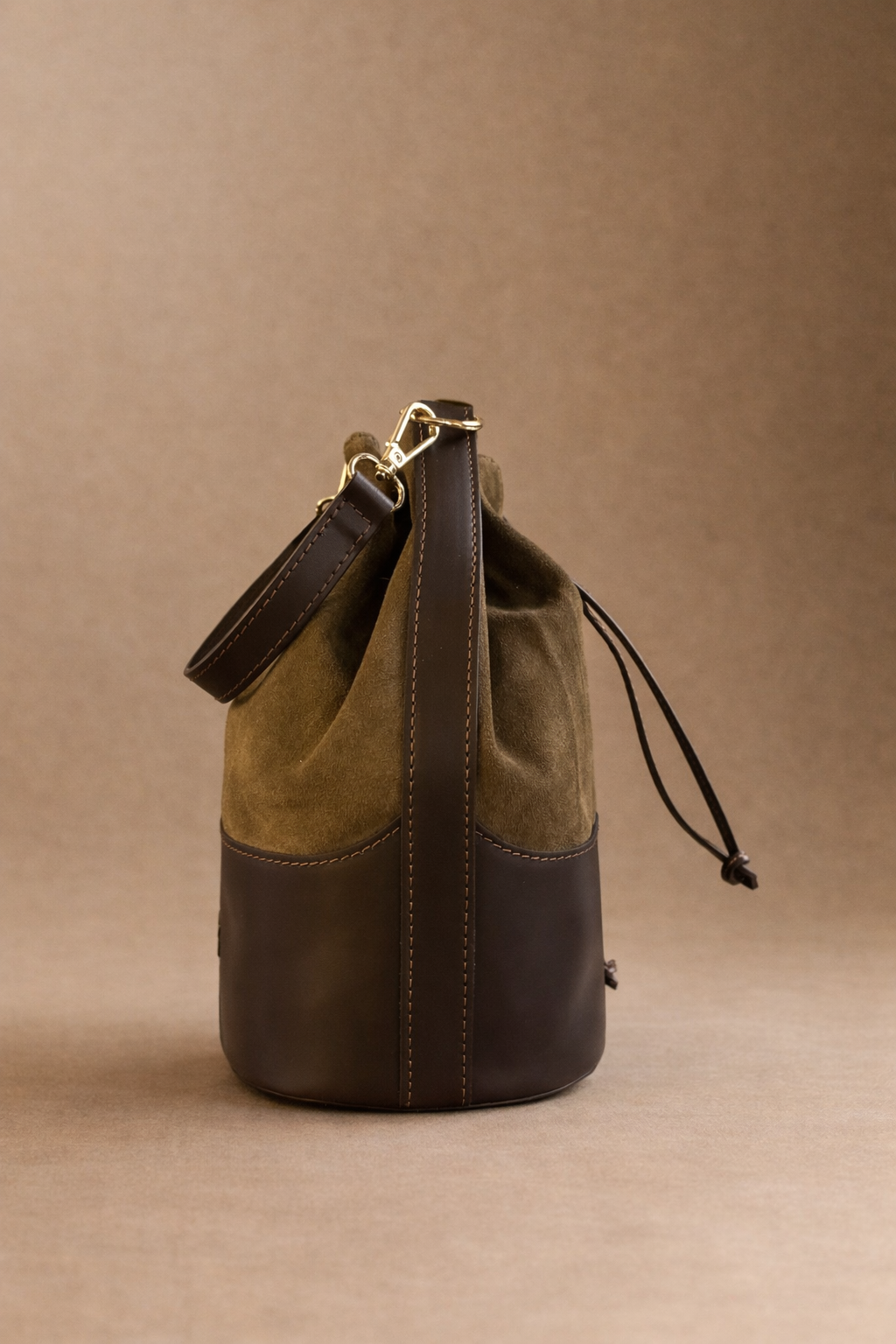 Borsa Secchiello Ribes in Vera Pelle Bicolore con Tracolla Regolabile