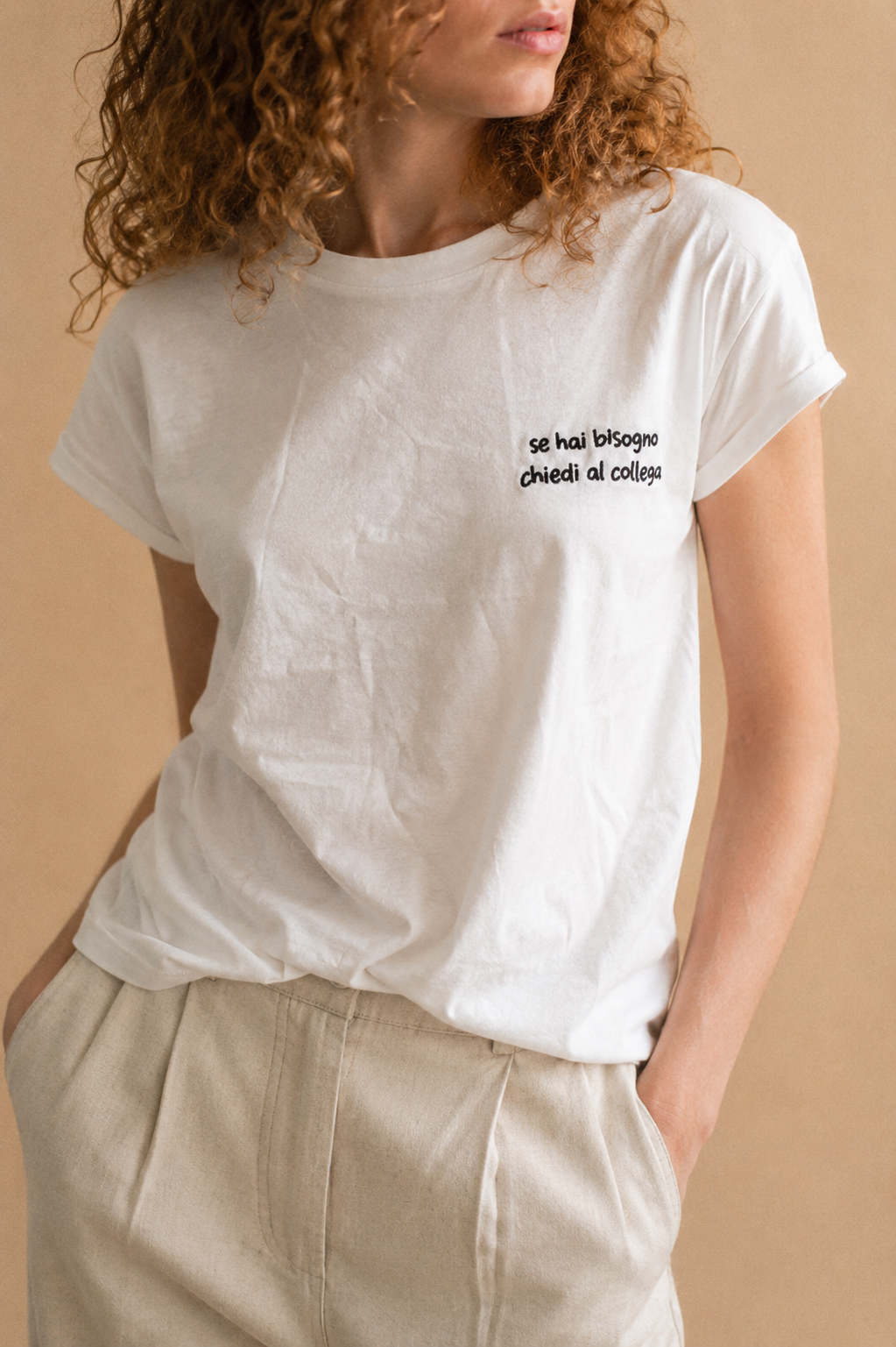T-shirt bianca donna con scritte ricamate