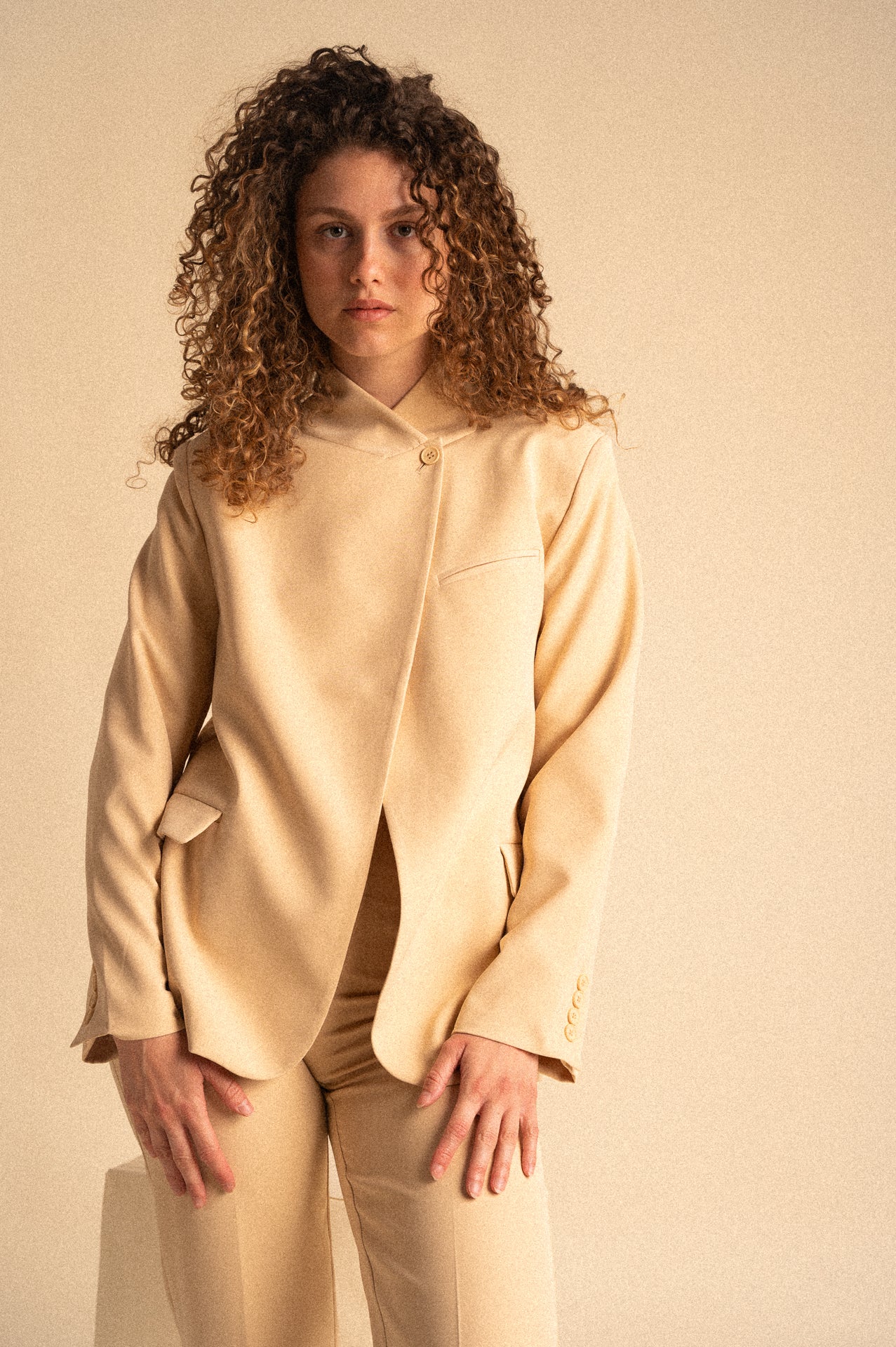 Blazer Donna crema con Chiusura Asimmetrica