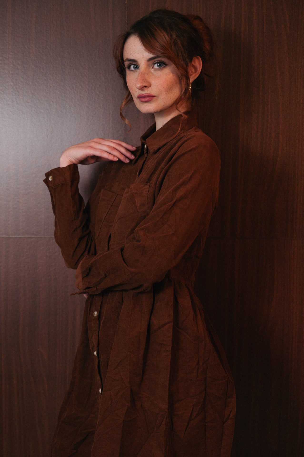 Abito Chemisier Corto in Velluto a Coste | Marrone con Ruches | Stile Retrò