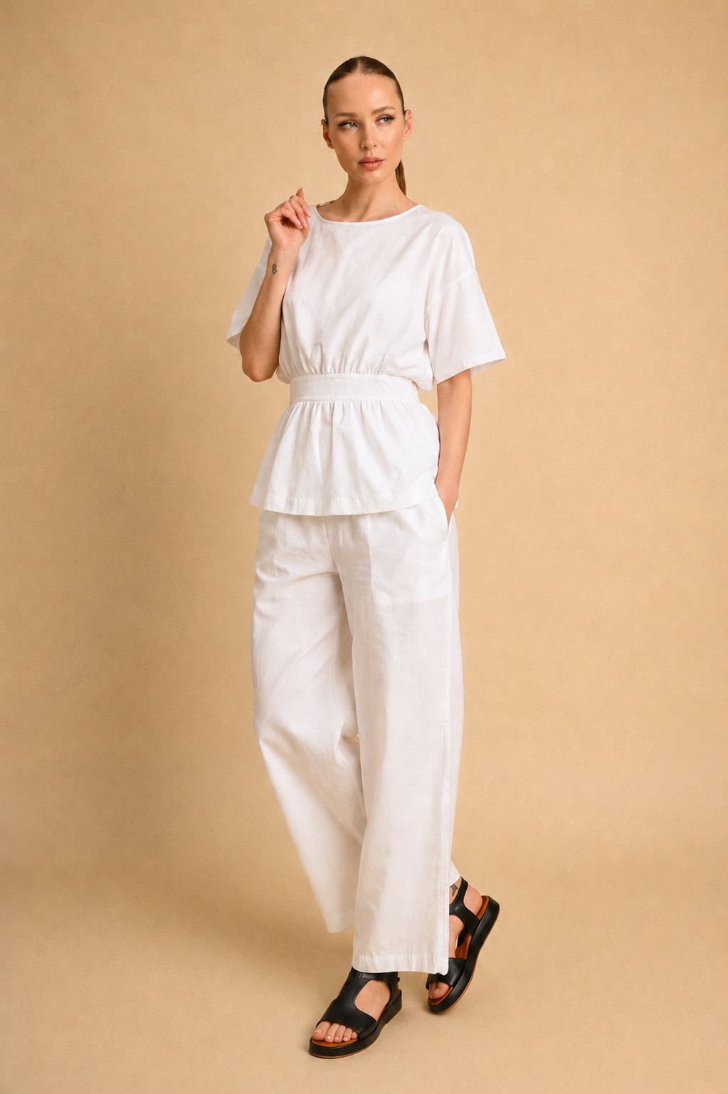 Set Amalfi Bianco in Cotone e Lino – Top con Schiena Scoperta e Pantalone Palazzo