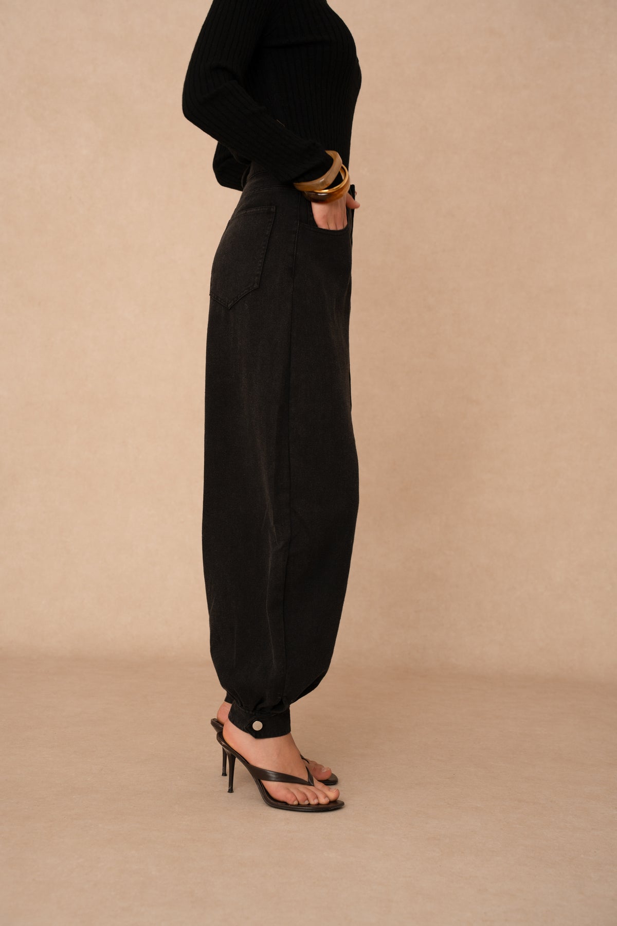 Jeans nero ballon vita alta