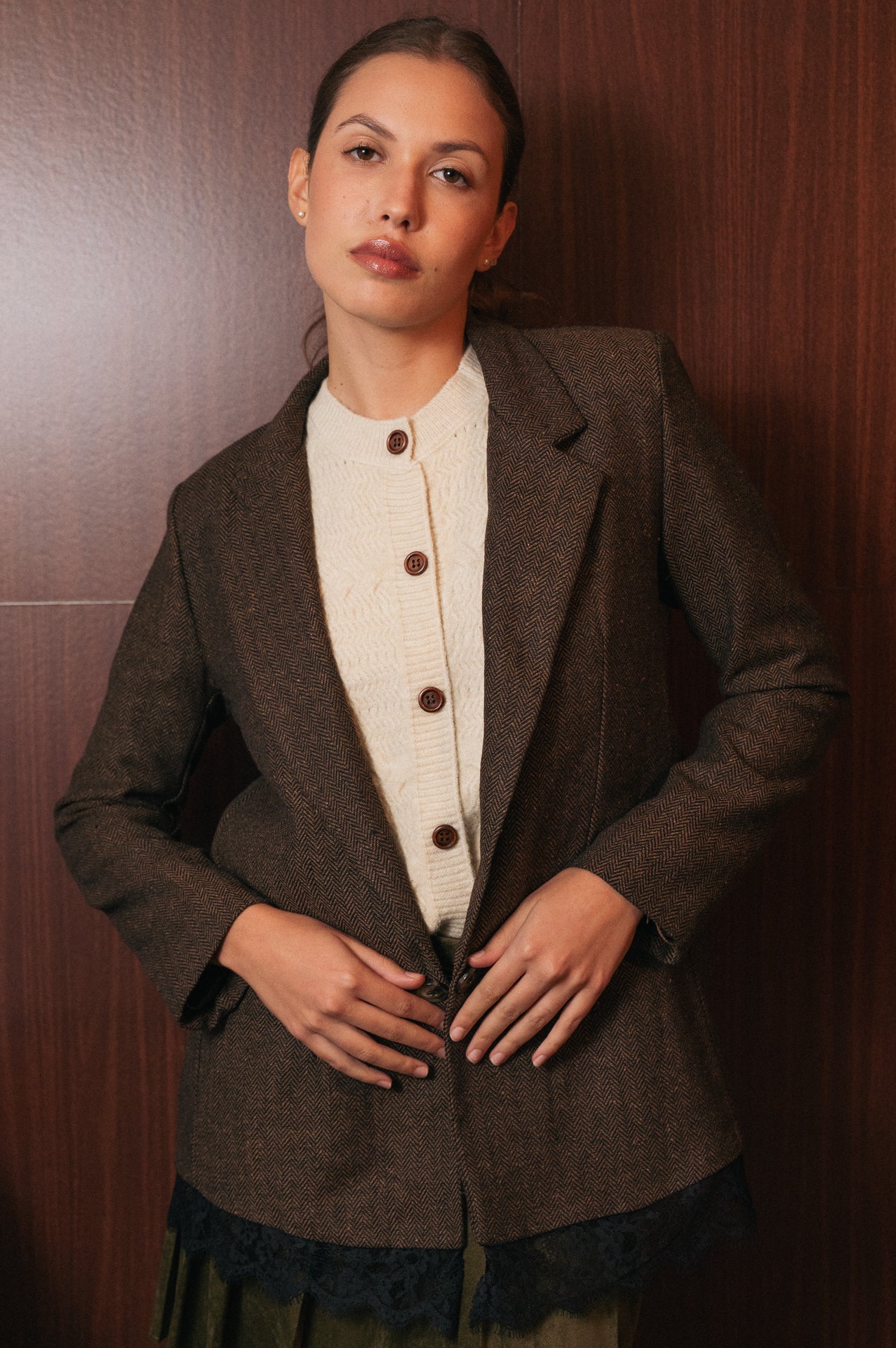 Blazer Lungo Spigato Marrone con Dettaglio in Pizzo