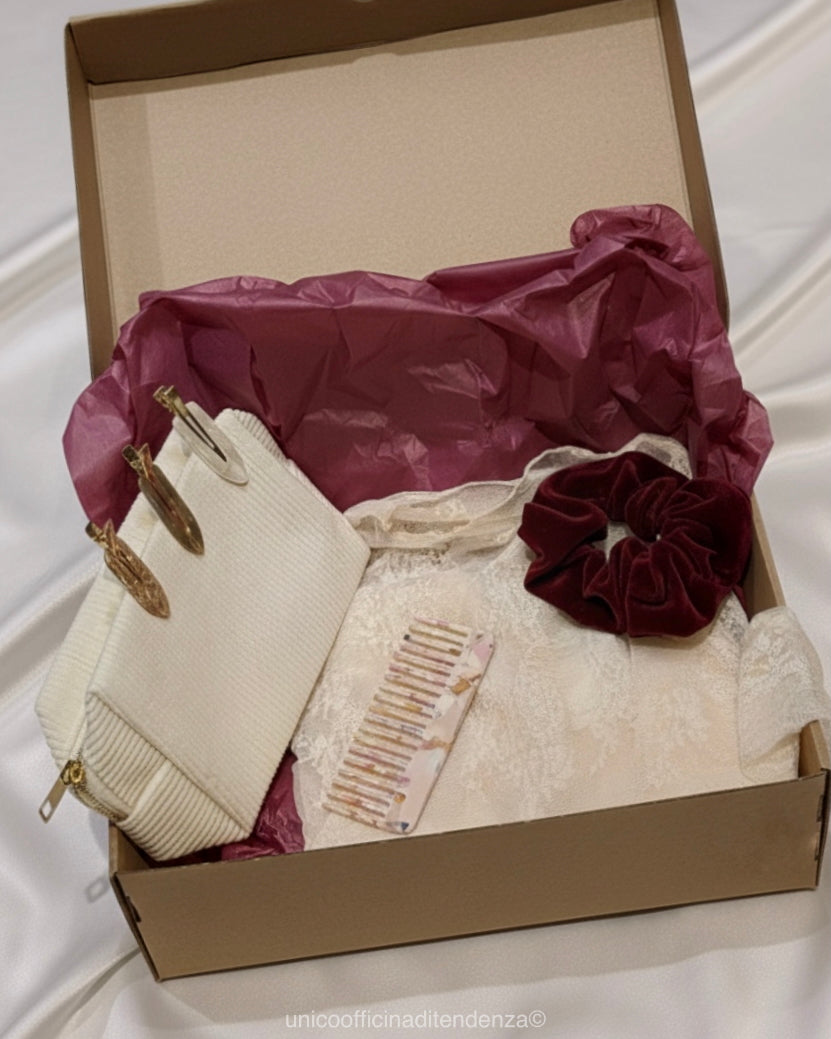 Gift Box Natale Pizzo e Velluto | Cofanetto Regalo Maglia Semitrasparente e Accessori Capelli Glam